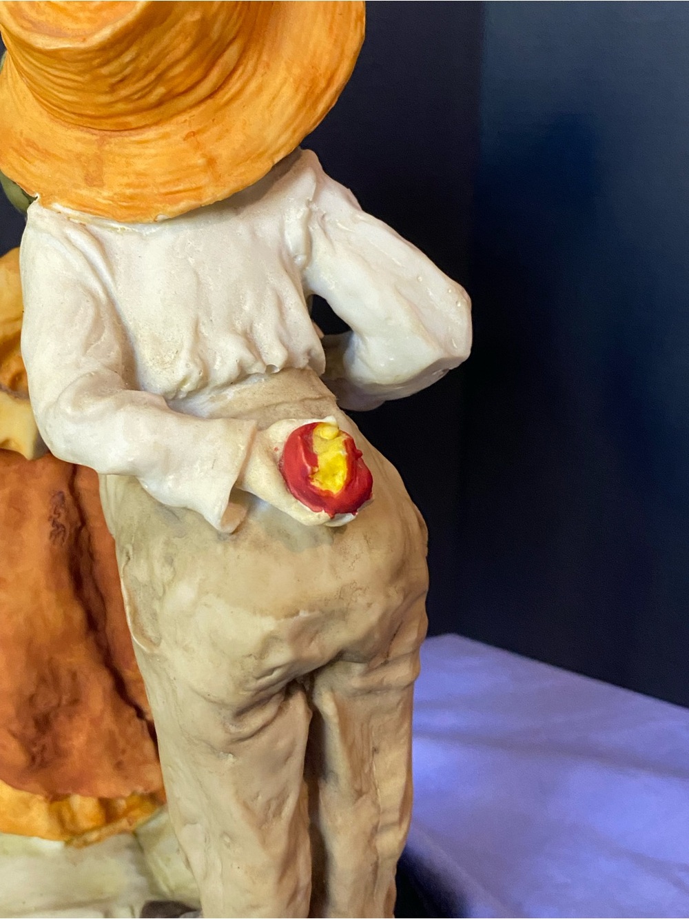 Vintage Style  Figurine “SHY KISS”- Home Art - Picture 5 of 9